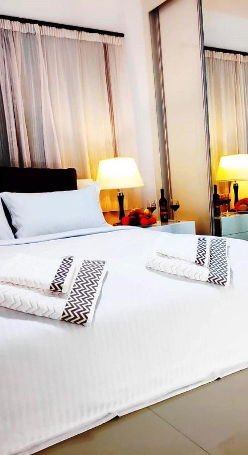 Uptown Holiday App & Pool Daily Rental Contactless Check In & Check Out Famaguszta Kültér fotó