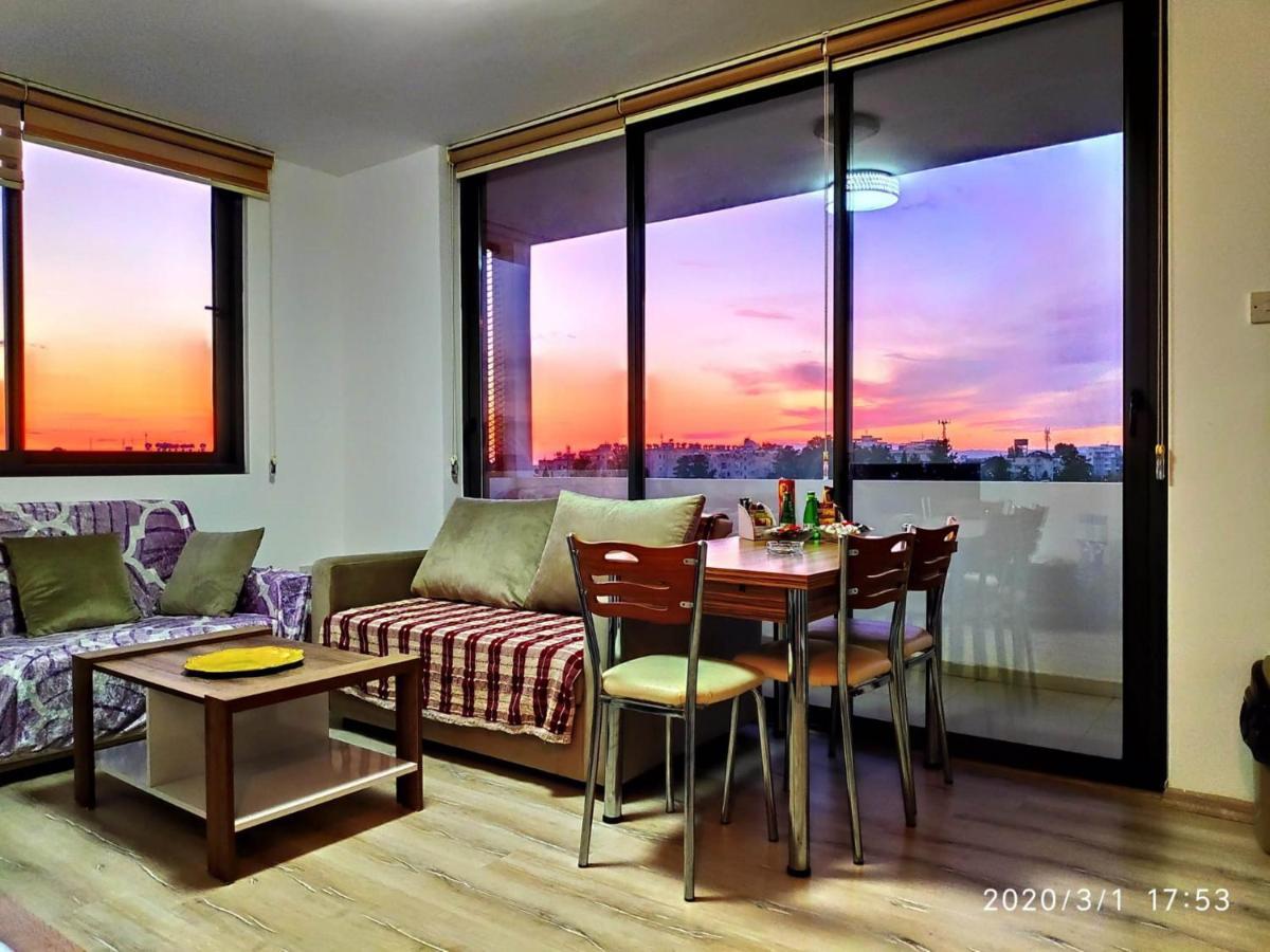 Uptown Holiday App & Pool Daily Rental Contactless Check In & Check Out Famaguszta Kültér fotó