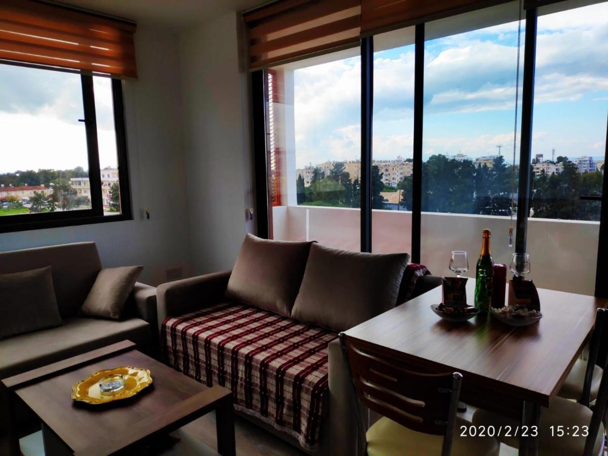 Uptown Holiday App & Pool Daily Rental Contactless Check In & Check Out Famaguszta Kültér fotó