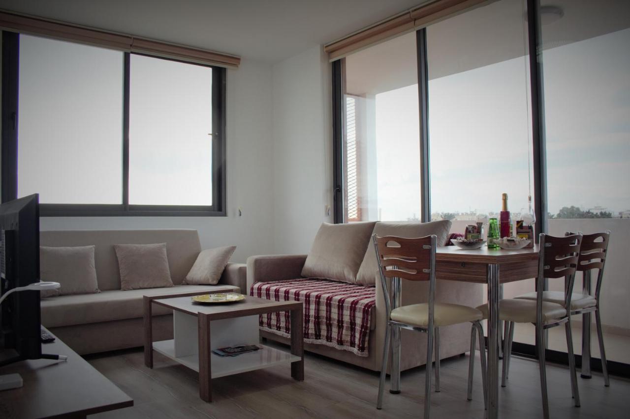 Uptown Holiday App & Pool Daily Rental Contactless Check In & Check Out Famaguszta Kültér fotó