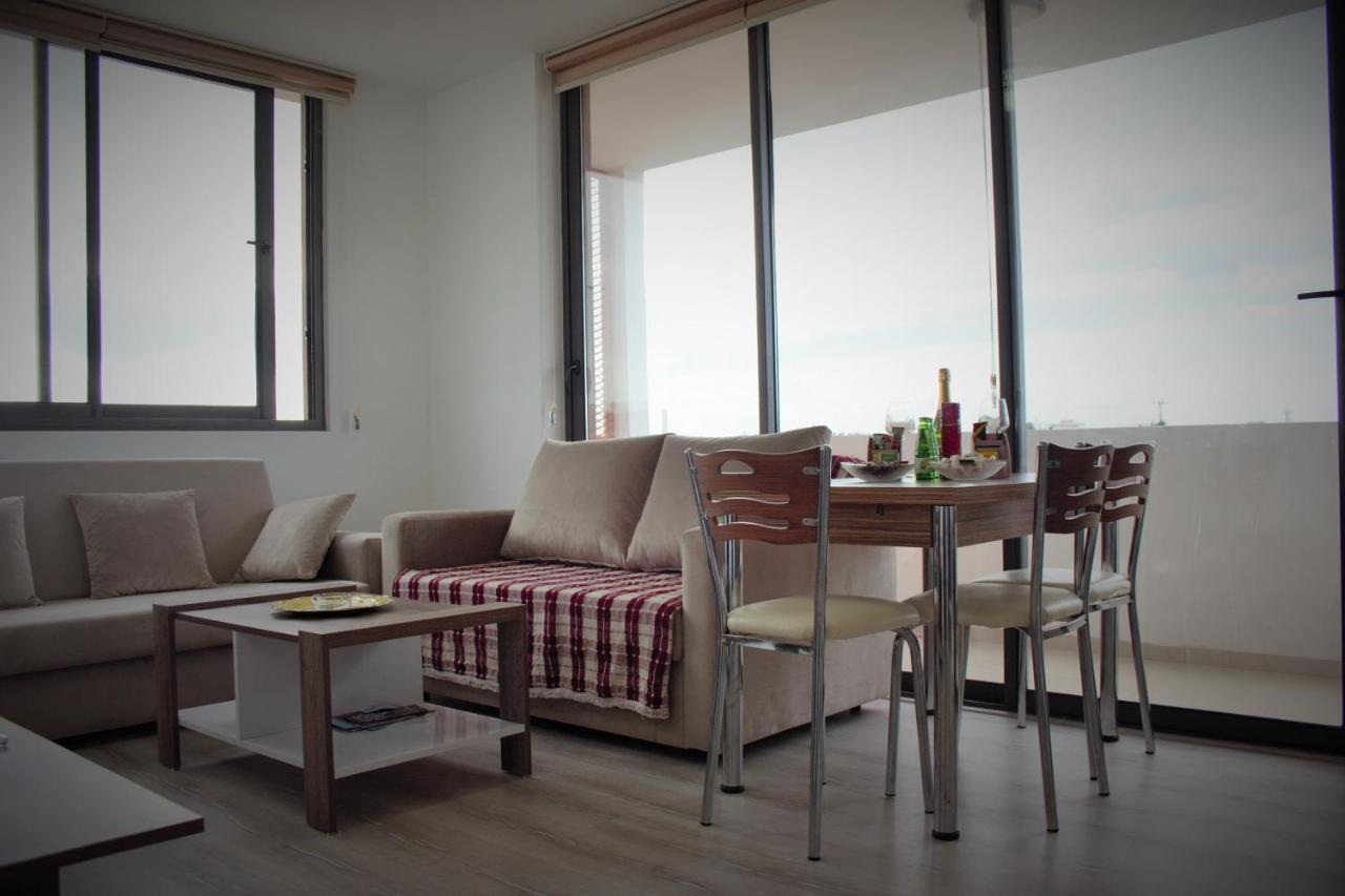 Uptown Holiday App & Pool Daily Rental Contactless Check In & Check Out Famaguszta Kültér fotó